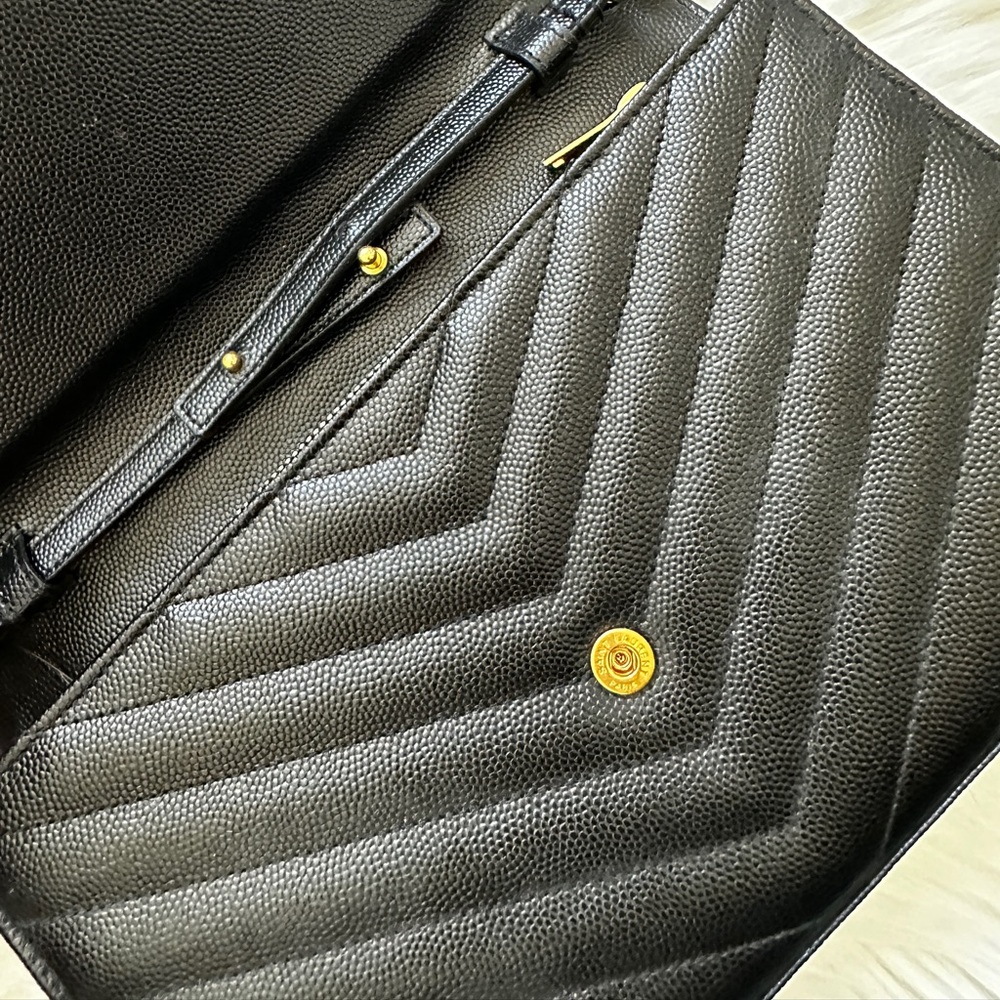Saint Laurent Grain de Poudre Envelope Wallet on Chain - Picture 8 of 15